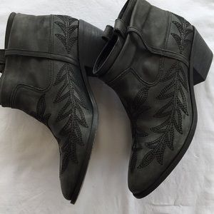 Joie Boots